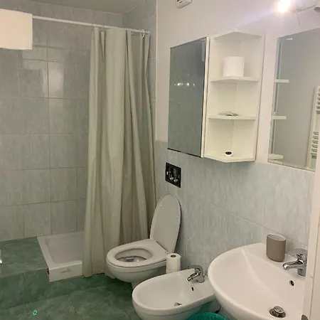 Residenza Allegra_two Bedrooms شقة جنوة
